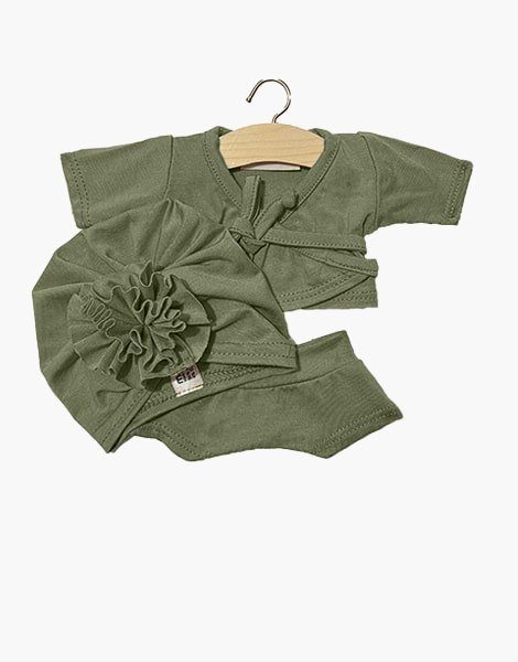 Minikane - collection de vêtements pour poupées Minikane gordis. Dressing en coton - ensemble Amy avec top et short vert amande avec son turban fleur