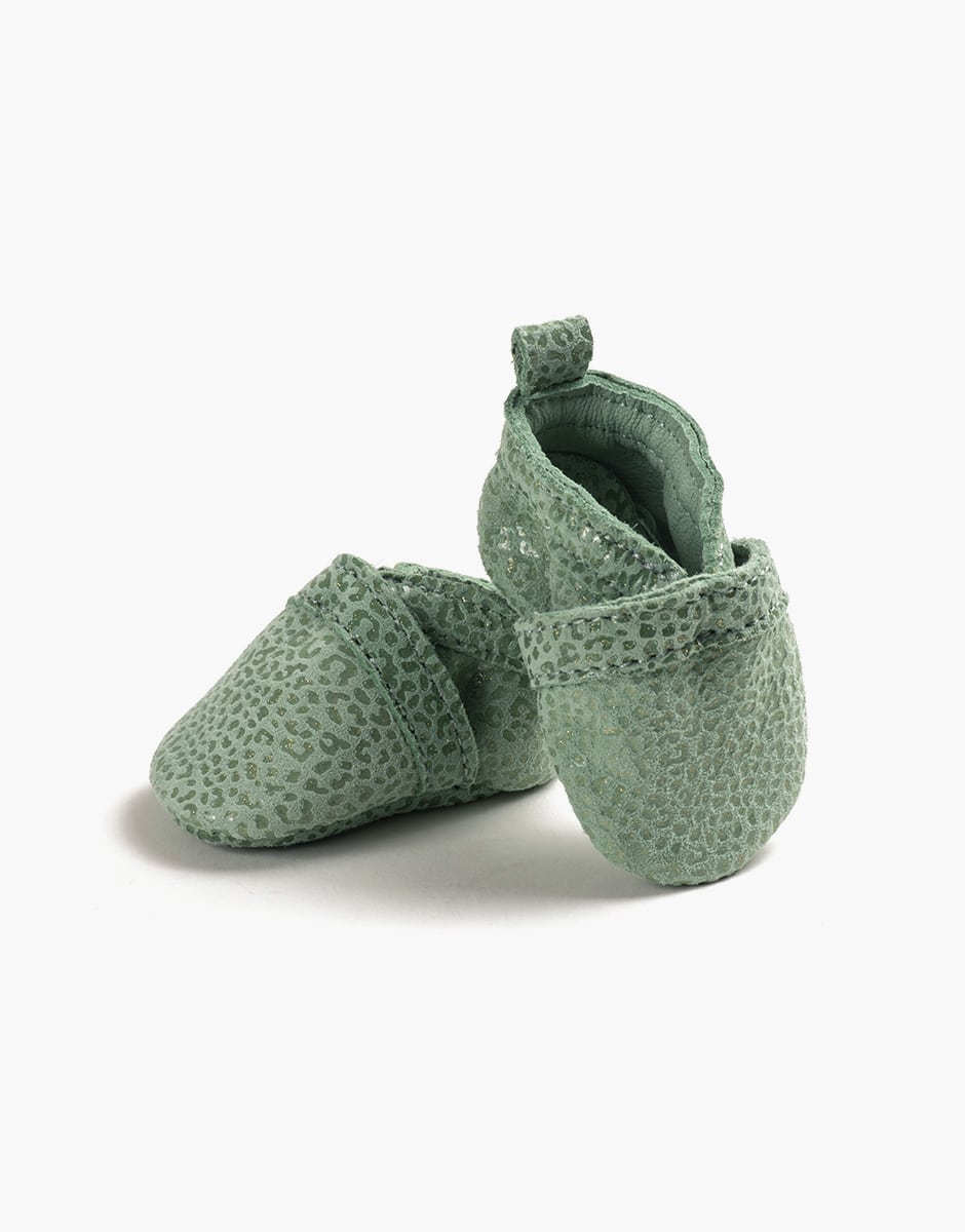 Minikane - Accessoires pour poupees 34cm, slippers en cuir cousues à la main modèle vert léopard