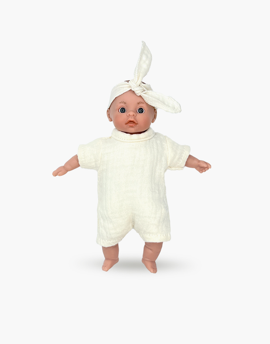 Mini poupée Téa yeux clairs en body et headband écru