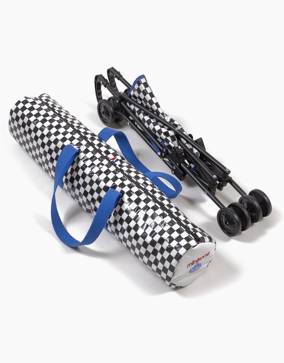 Minikane X Delage – Sac à poussette Racing Damier noir/blanc, sangles bleues