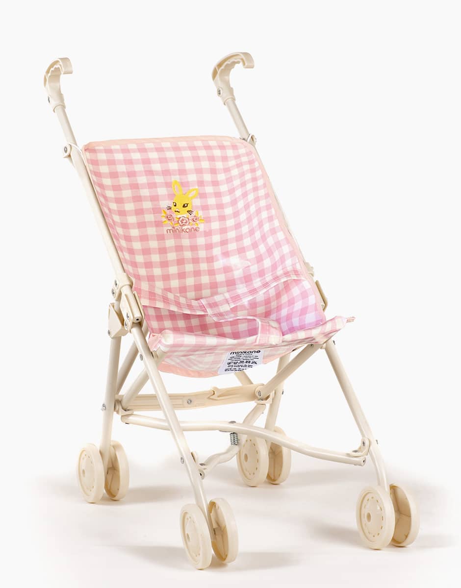 Poussette jouet pour poupée et poupon Minikane style vintage avec assise en coton enduit motif Vichy rose avec broderie lapin jaune