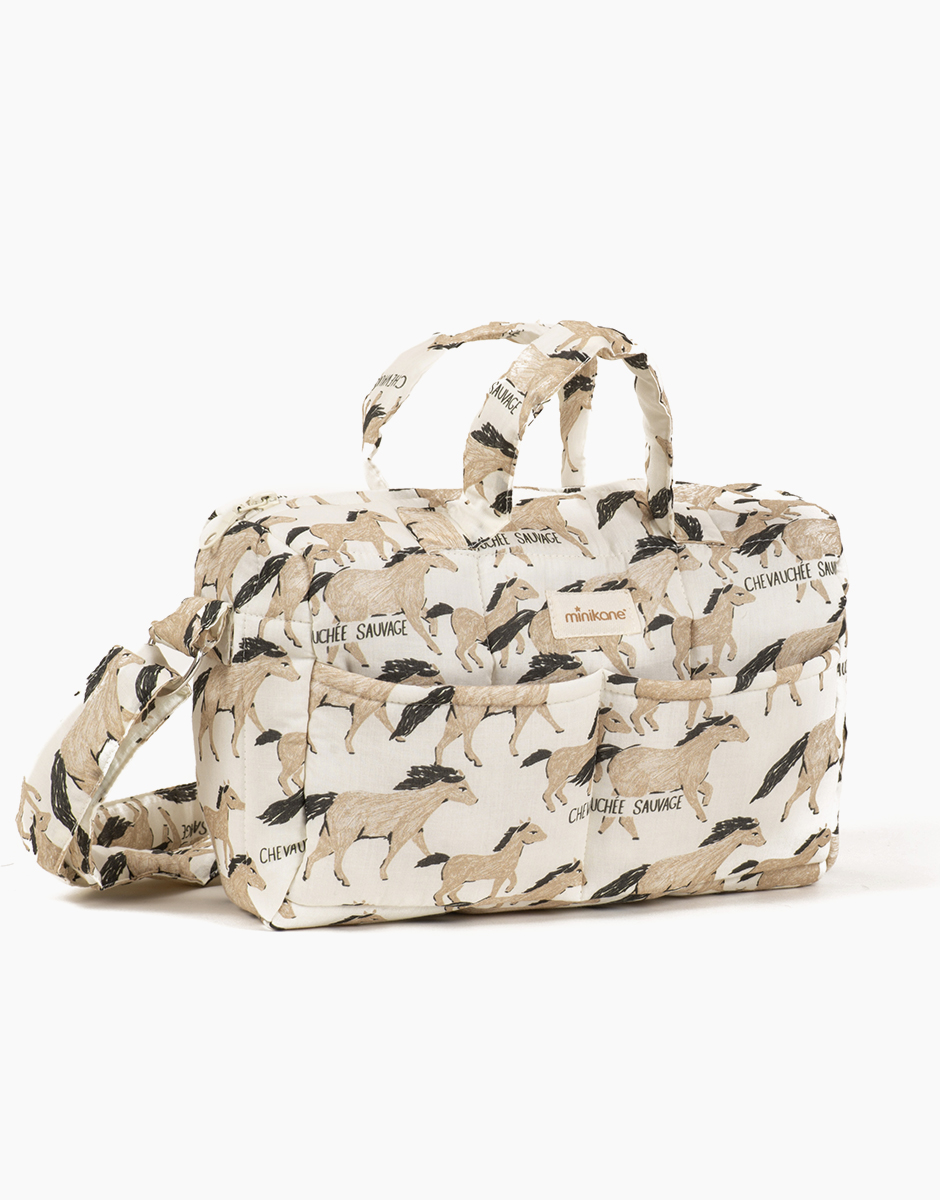 Sac à langer imprimé au motif exclusif Chevauchée sauvage pour poupée Minikane. Accessoires made in France en coton. Collection Gordis 34 & 37cm.