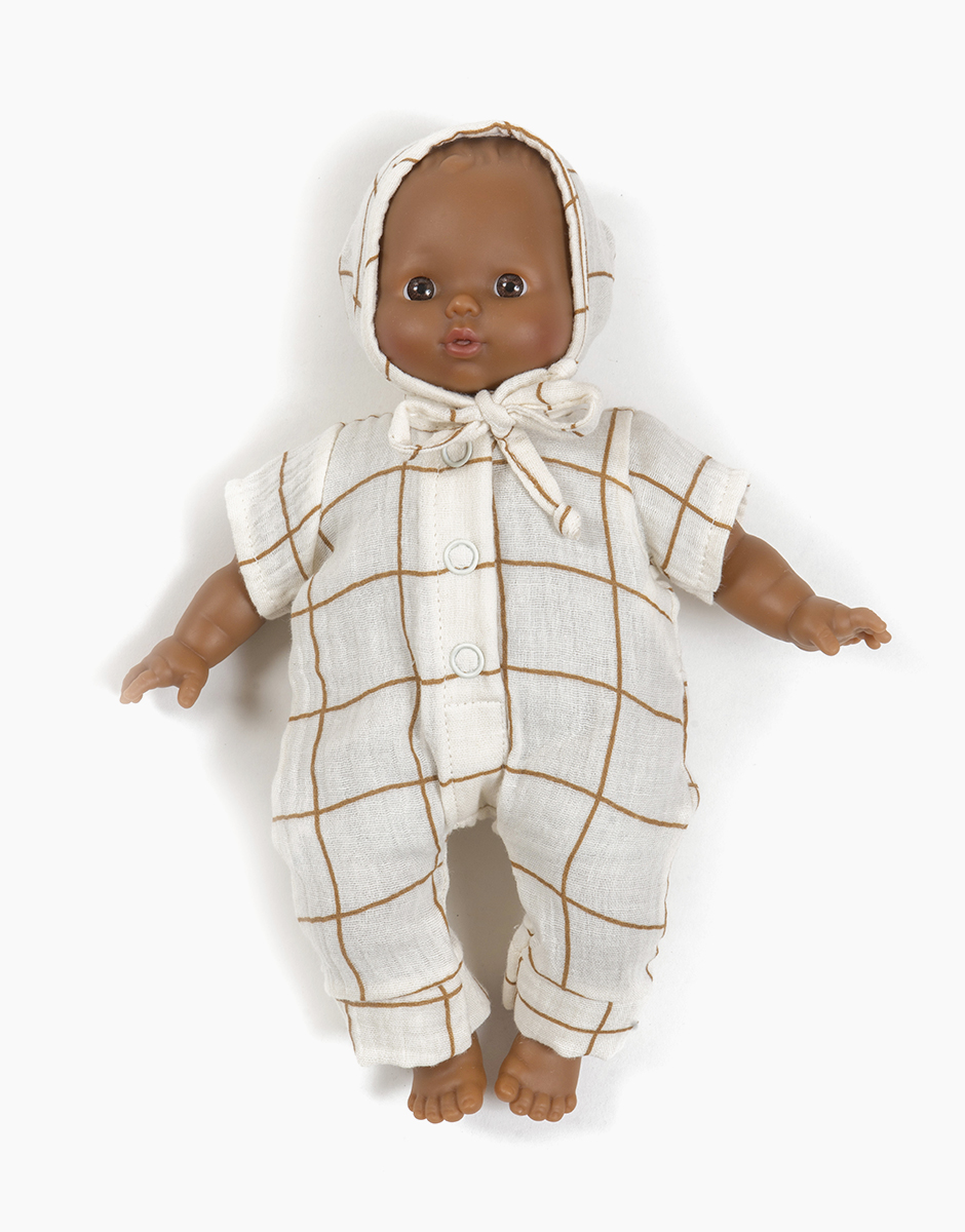 Poupon Minikane Babies 28cm Lucas habillé de sa combinaison Lili et béguin en gaze de coton carreaux Aldo. Vêtement MADE IN FRANCE.