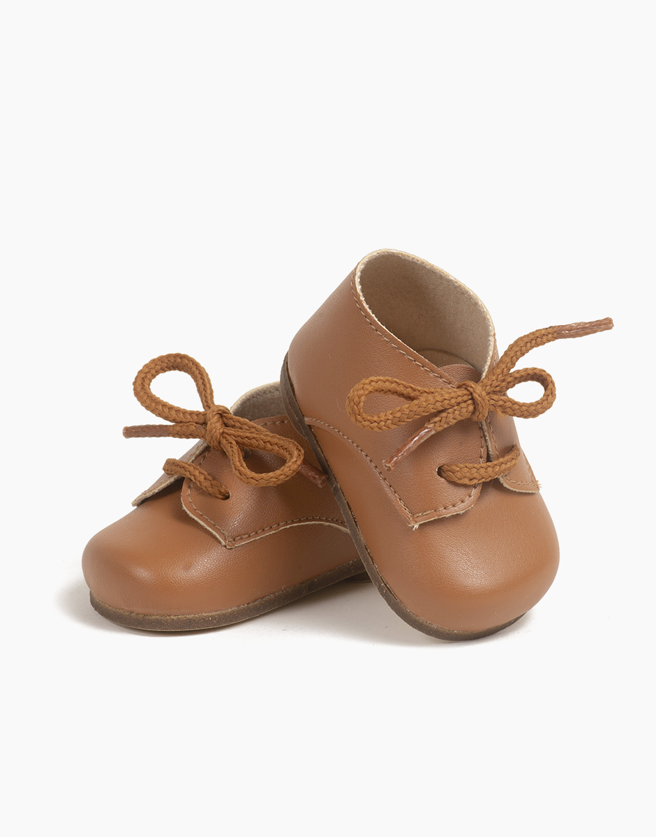 Bambinis – Paire de chaussures à lacets “Derbies” caramel