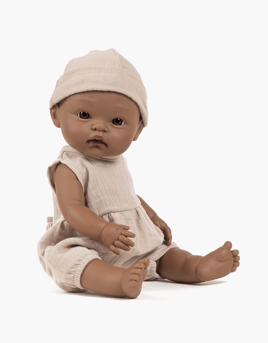 Basile, poupon Cuties 36cm et sa barboteuse Noa en gaze de coton galet avec bonnet