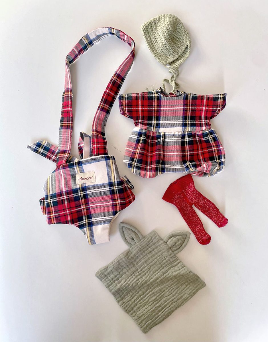 *Lot de vêtements et accessoires BABIES avec barboteuse Noa à carreaux Tartan écru