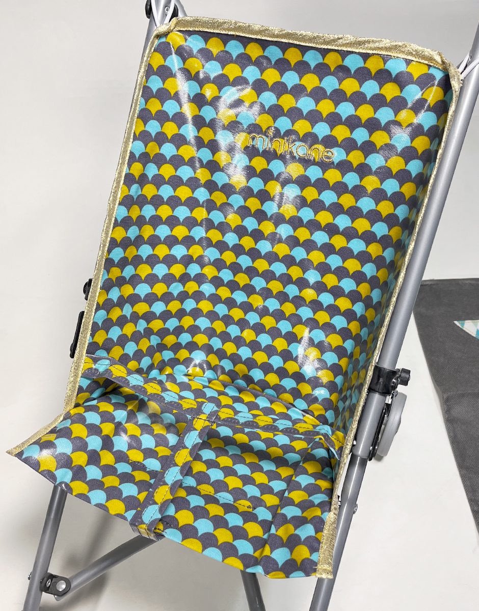 *Poussette poupée avec assise en coton enduit Écailles et son sac