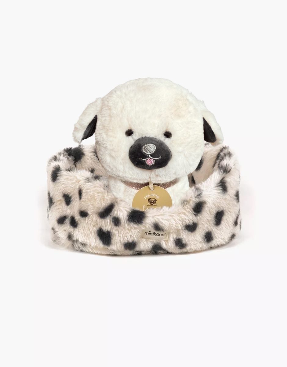 Kawai, chien en peluche de 18cm avec collier et son panier en fausse fourrure dalmatien