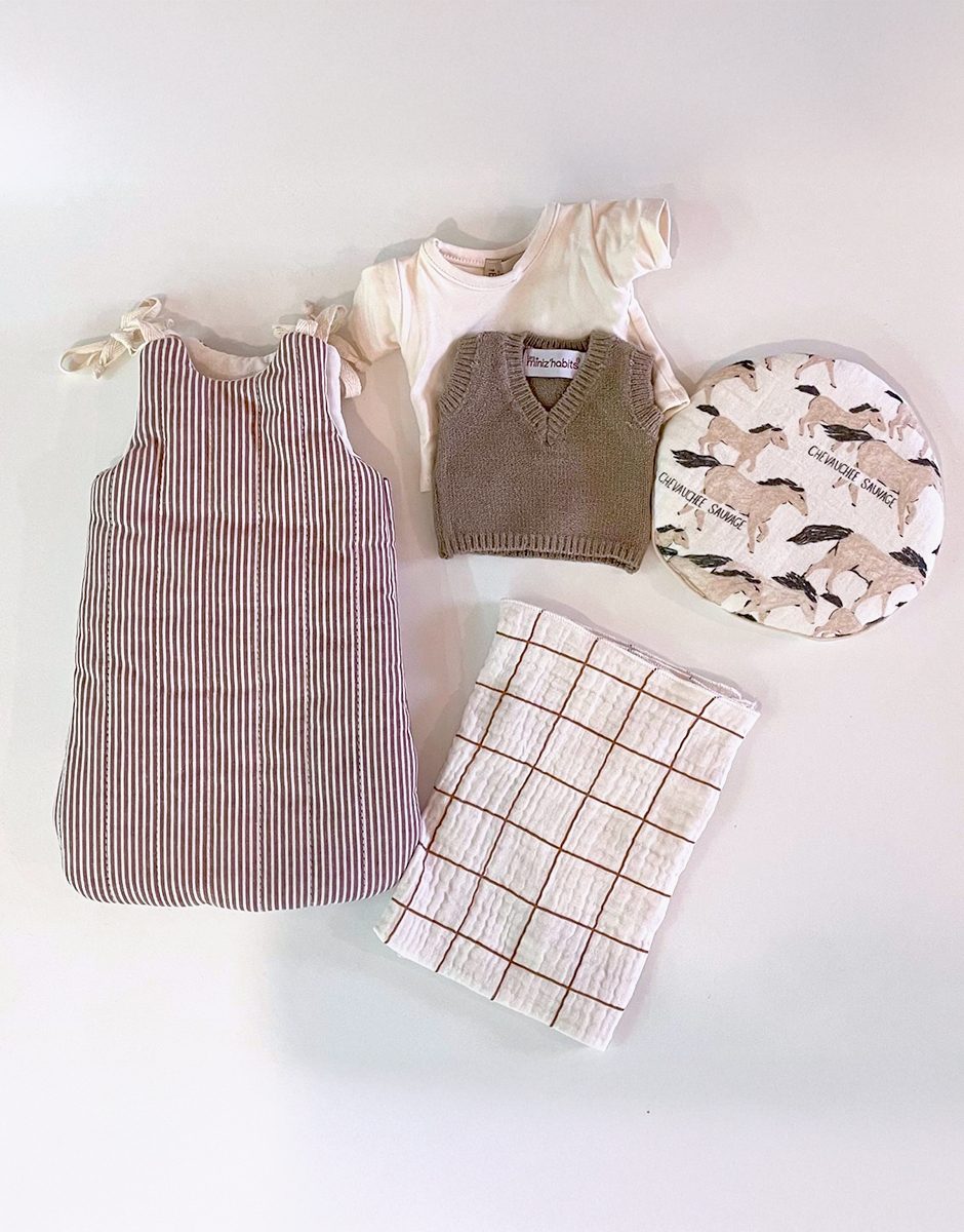 *Lot de vêtements et accessoires GORDIS avec turbulette à nouettes rayée