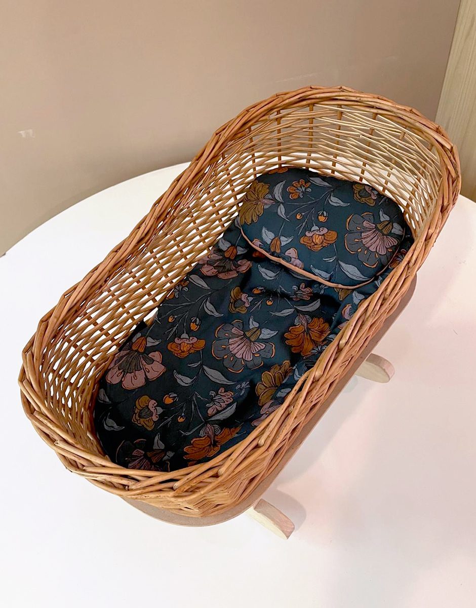*Berceau en osier pour poupée avec garniture Joëlle