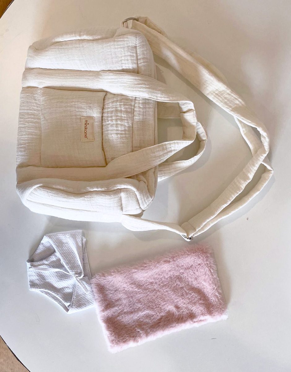 *Sac à langer poupée en gaze de coton écru avec couche et doudou