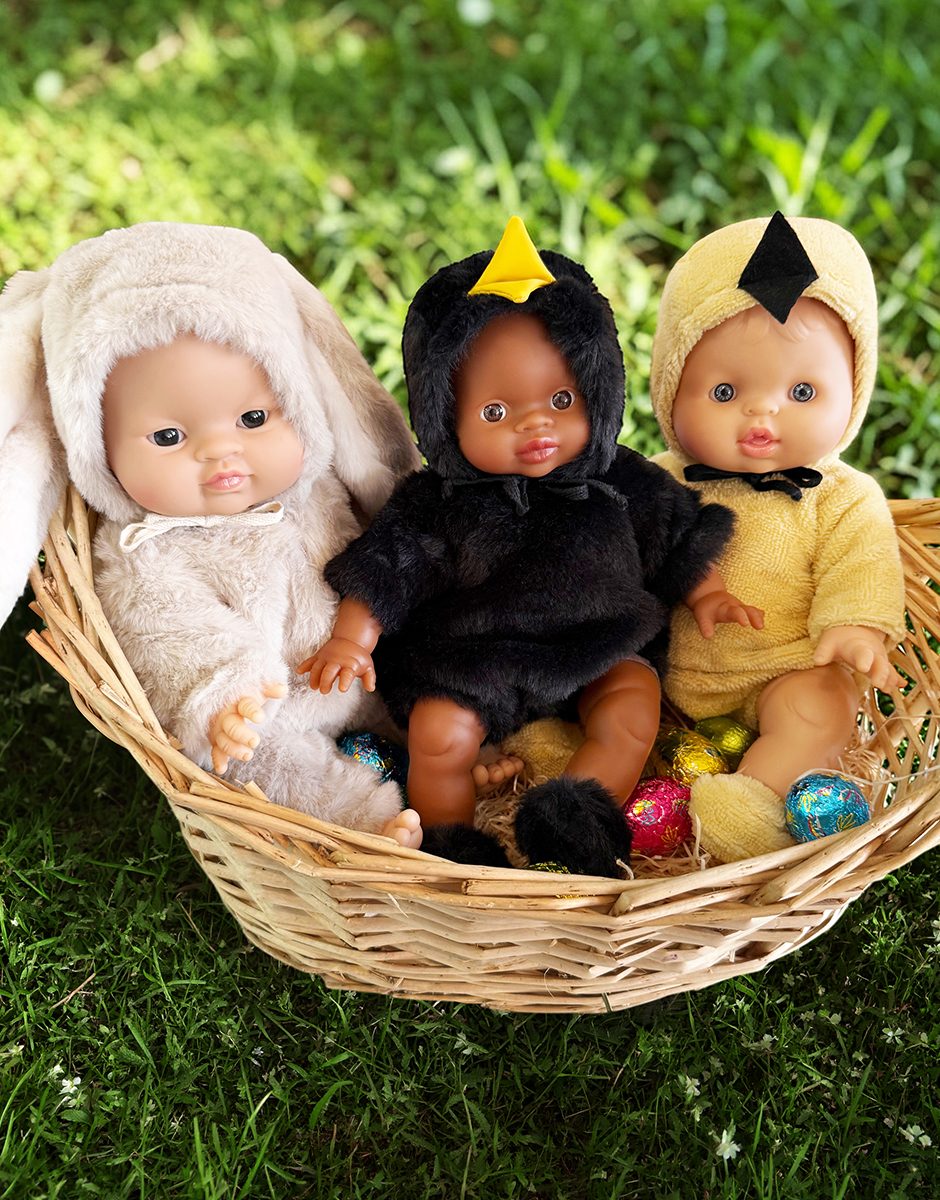 Déguisement de poussin en fausse fourrure noire pour poupées Minikane Babies 28cm.