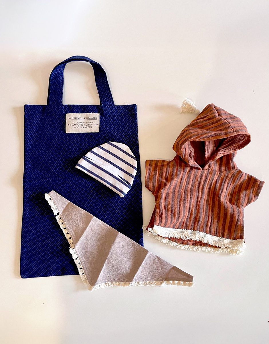 *Lot vêtements et accessoires GORDIS avec tote-bag bleu marine et poncho à rayures Zéphyr terracotta