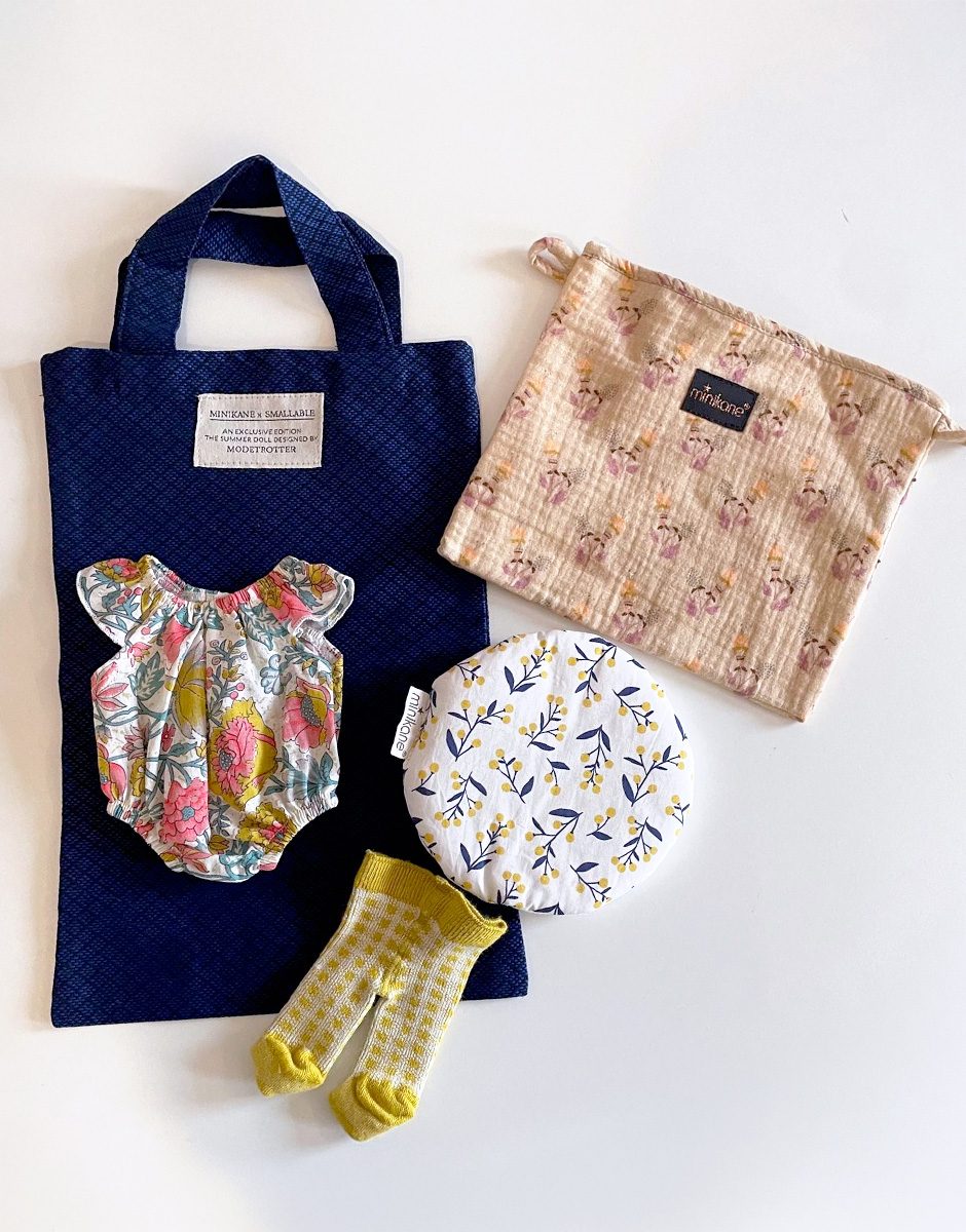 *Lot vêtements et accessoires GORDIS avec tote-bag bleu marine et coussin galette Mimosa