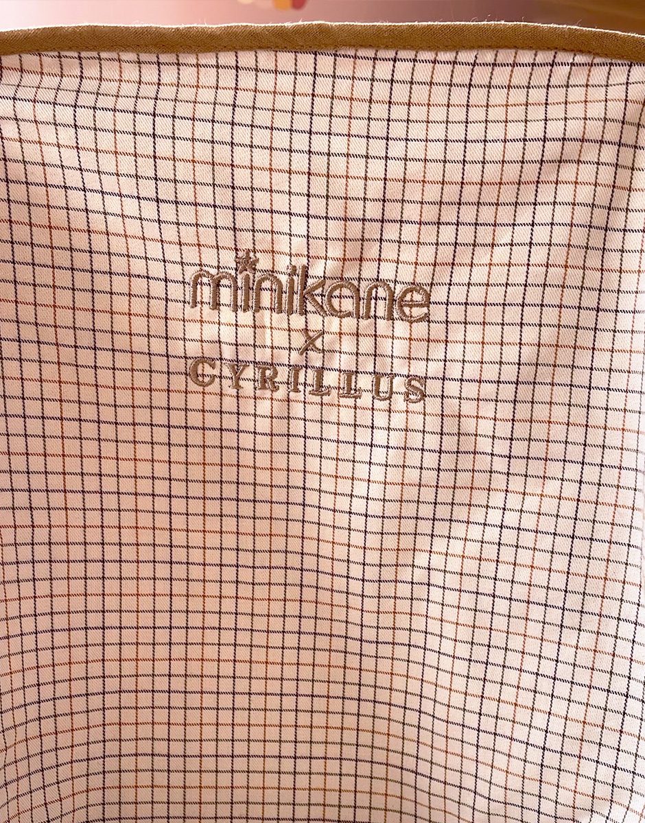 *Poussette poupée avec assise en coton à carreaux beiges sur châssis noir