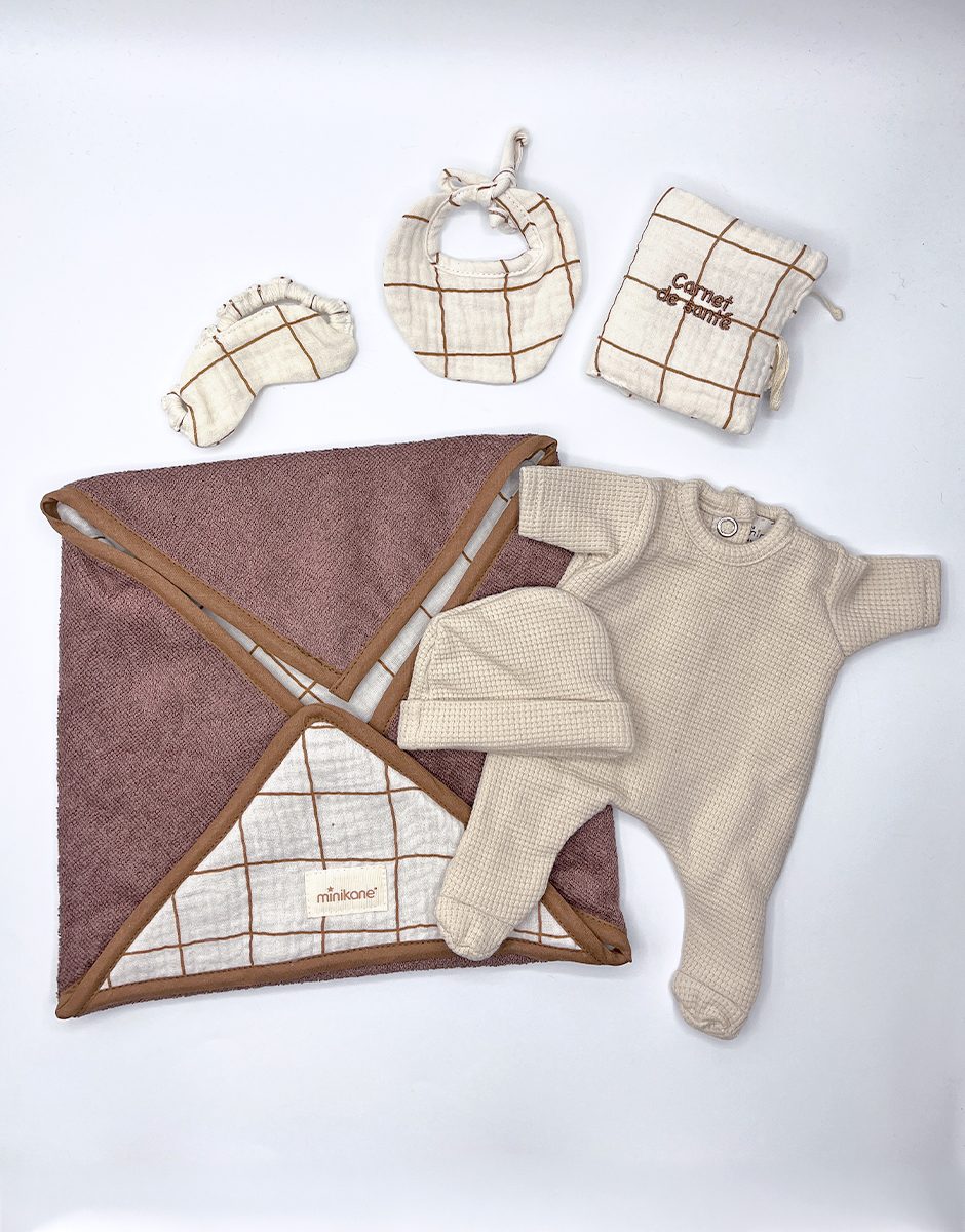*Lot de vêtements BABIES Kit Naissance carreaux Aldo avec cape de bain
