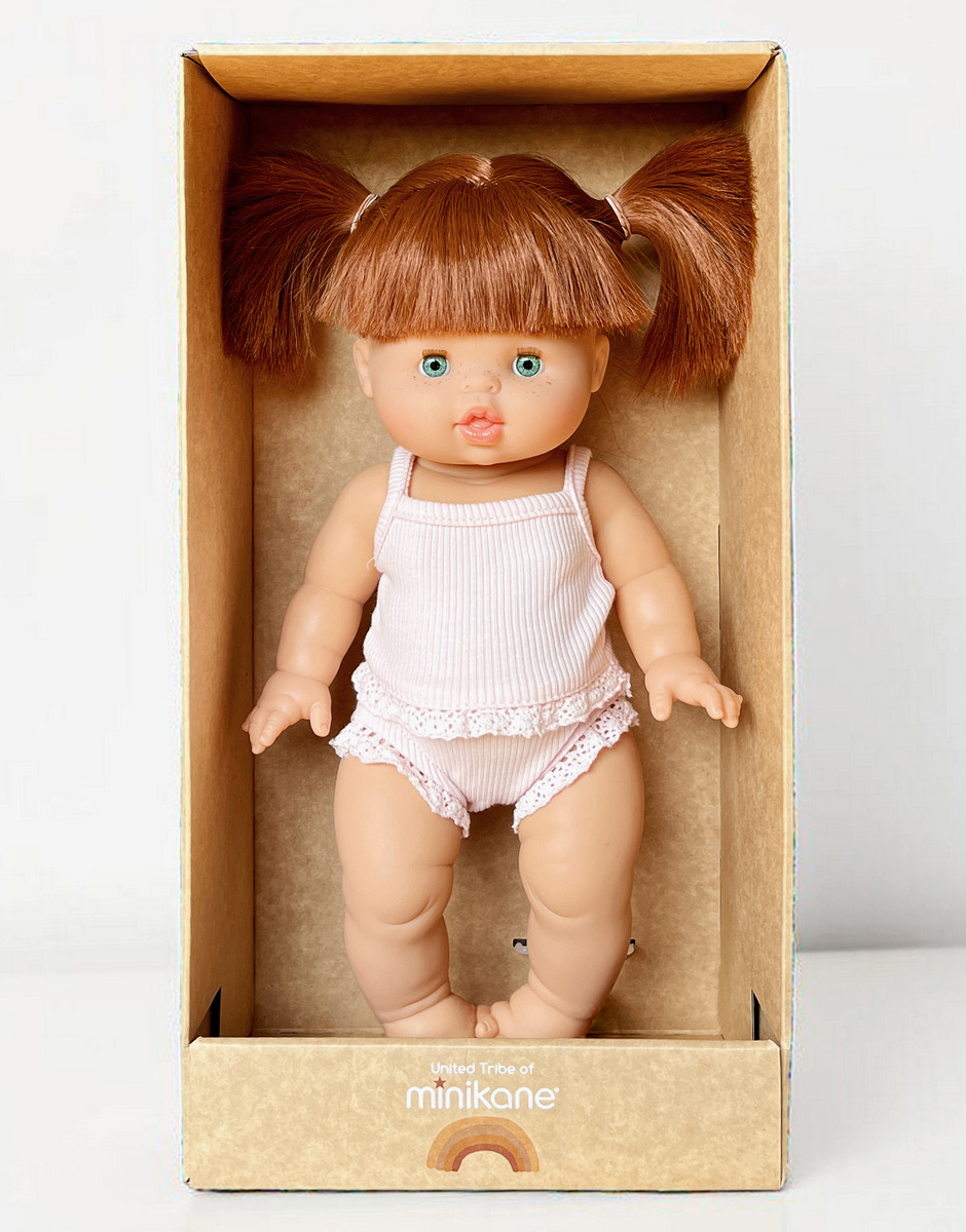 Gabrielle, poupée Gordis 34cm habillée en dessous rose pastel vendue avec sa boîte
