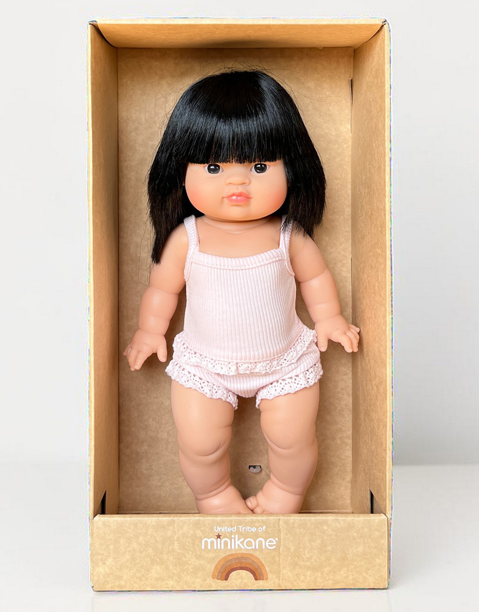 Jade, poupée Gordis 34cm habillée en dessous rose pastel vendue avec sa boîte