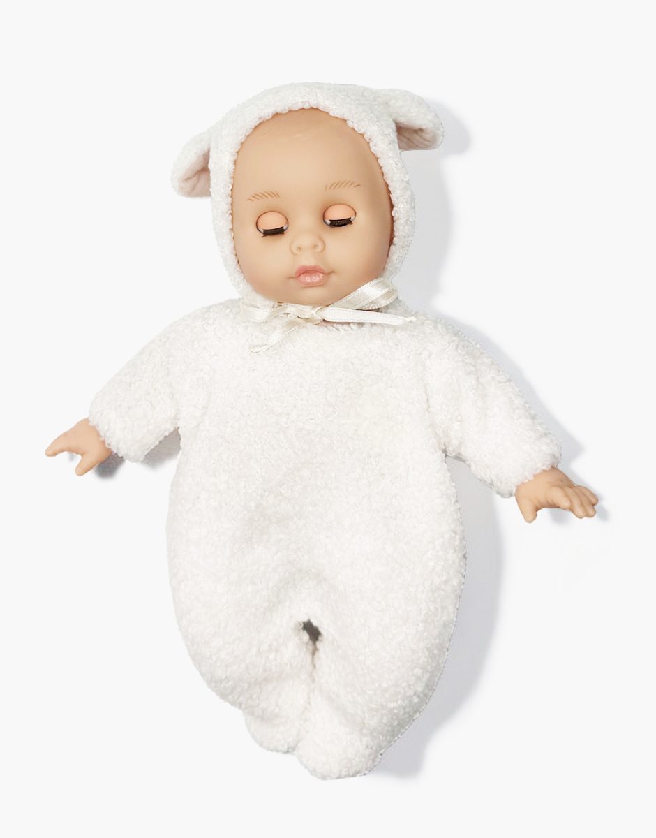 Célestine, poupée Bébé rêve 26cm aux yeux dormeurs habillée dans son ensemble Lamb écru