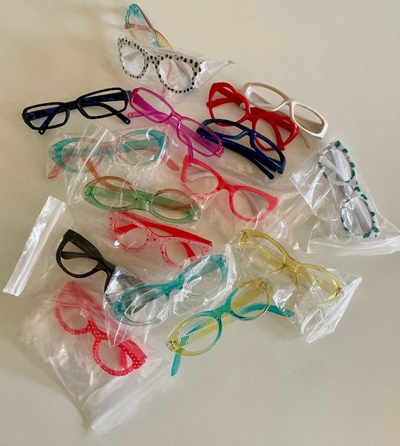 *Lot n°7 de 17 paires de lunettes sans verres pour poupées GORDIS