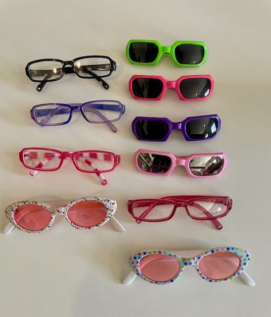 *Lot n°9 de 10 paires de lunettes pour poupées GORDIS