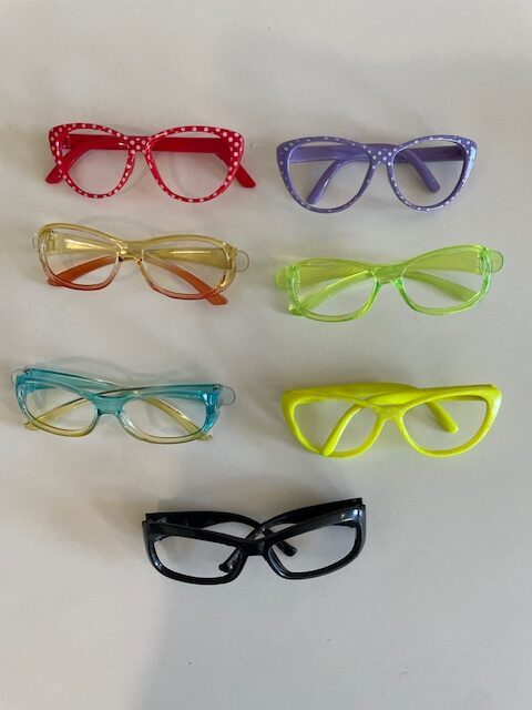 *Lot n°10 de 7 paires de lunettes sans verres pour poupées