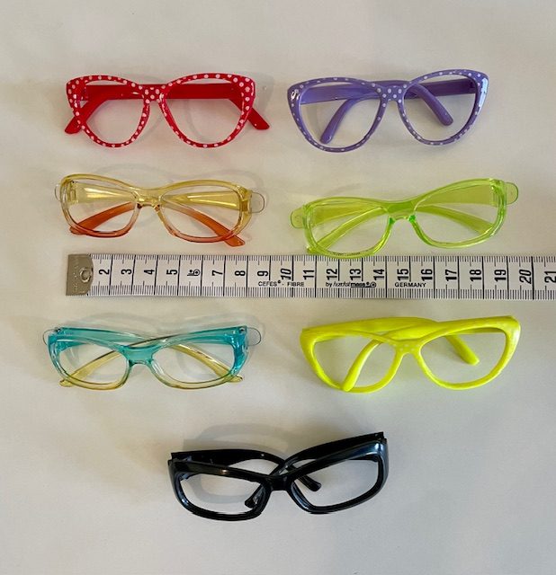 *Lot n°10 de 7 paires de lunettes sans verres pour poupées