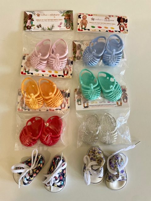 *Lot de 6 paires de sandales et 2 paires de baskets Komvers pour poupées GORDIS
