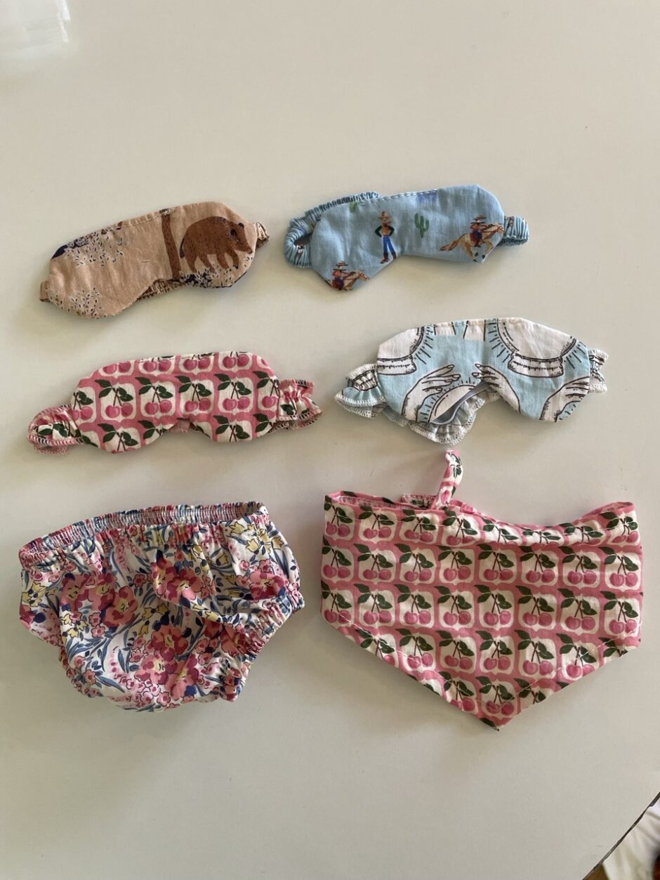 *Lot de vêtements GORDIS dont 4 masques Dodo et un foulard Cerises