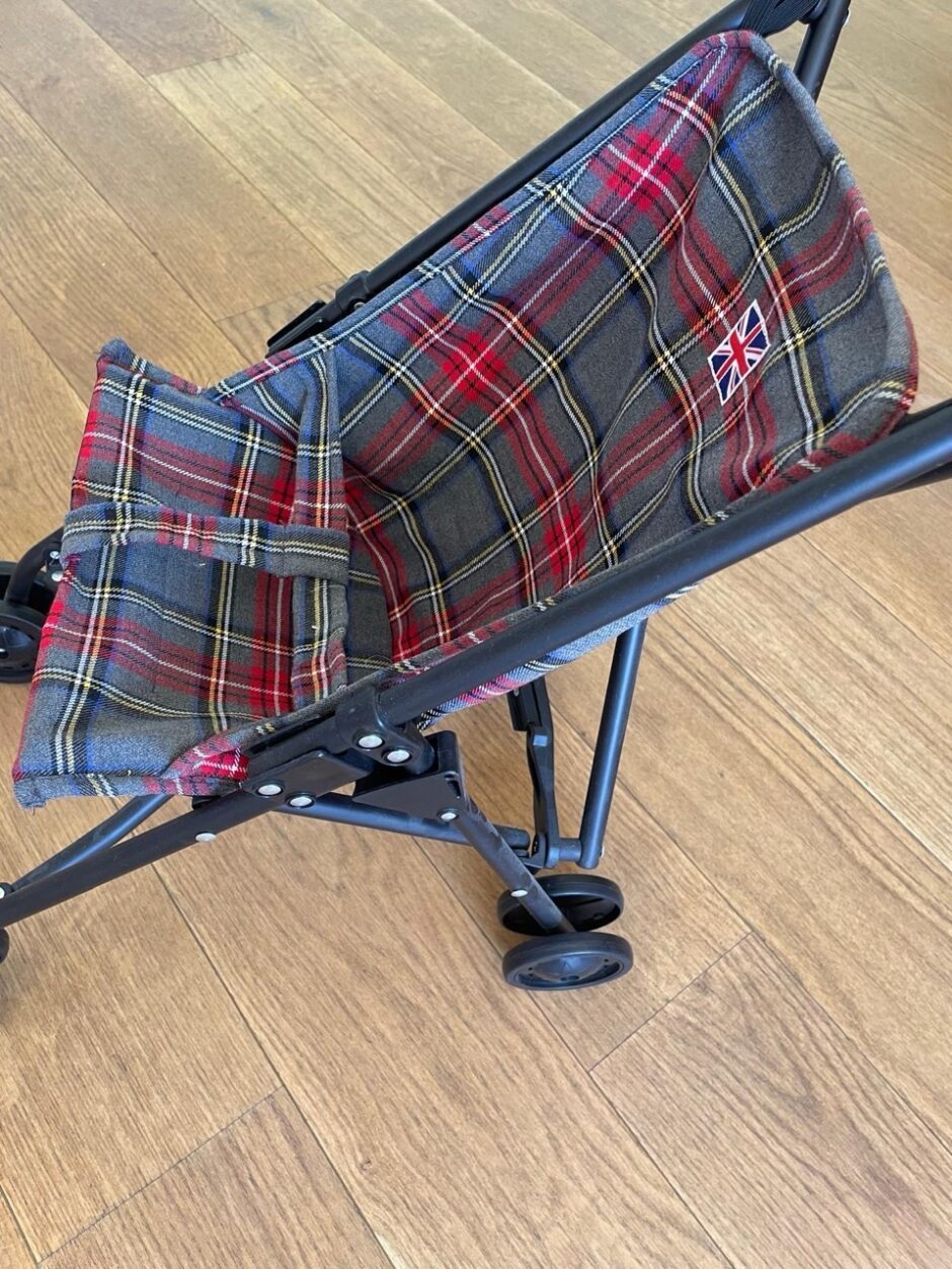 *Poussette poupée avec assise en coton carreaux Tartan gris sur châssis noir