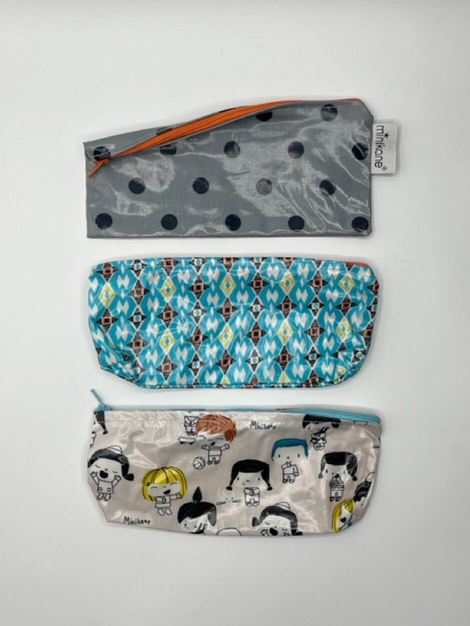 *Lot de 3 trousses en coton enduit pour enfants dont une avec motif Kids