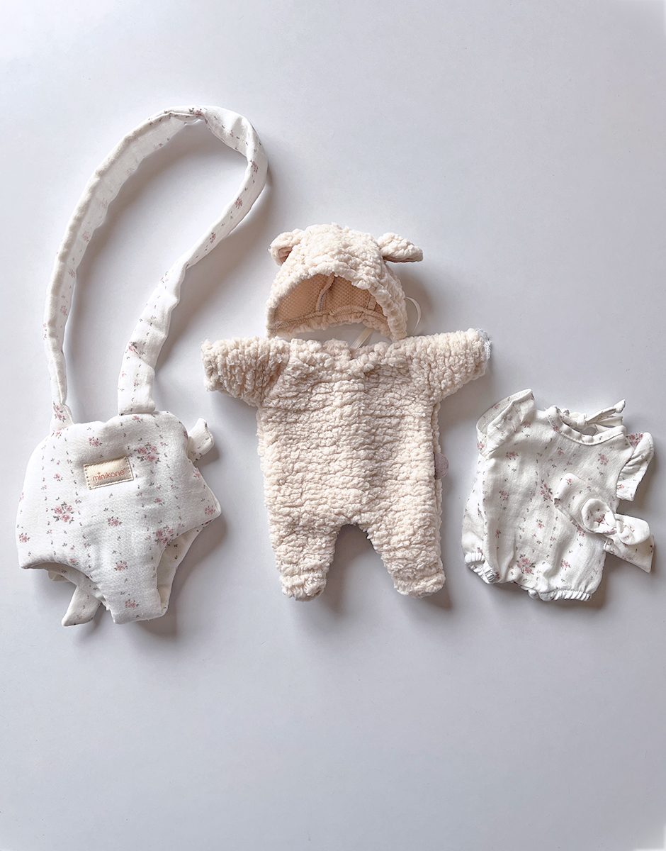 *Lot de vêtements et accessoire BABIES en gaze de coton Minikane X Natalys avec P'tit Déguiz mouton