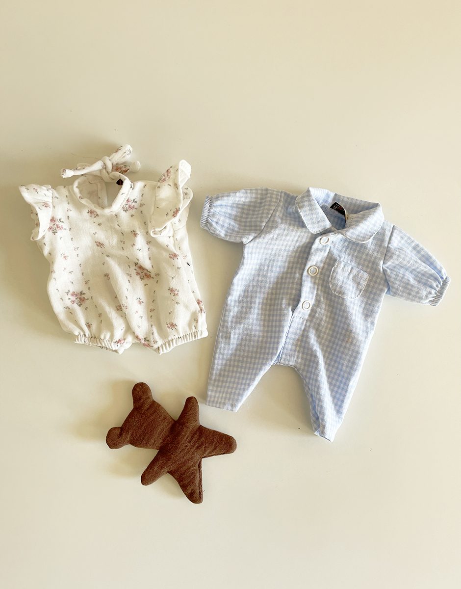 *Lot de vêtements BABIES en gaze de coton Minikane X Natalys avec doudou ourson