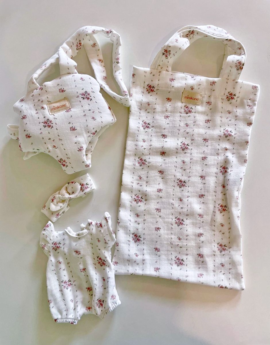 *Lot de vêtements et accessoires BABIES Minikane X Natalys