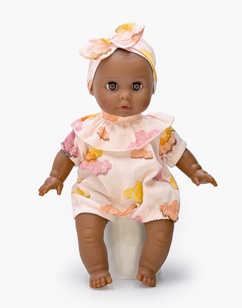 Céleste, poupée Bébé rêve aux yeux dormeurs et son ensemble Eva Happy clouds