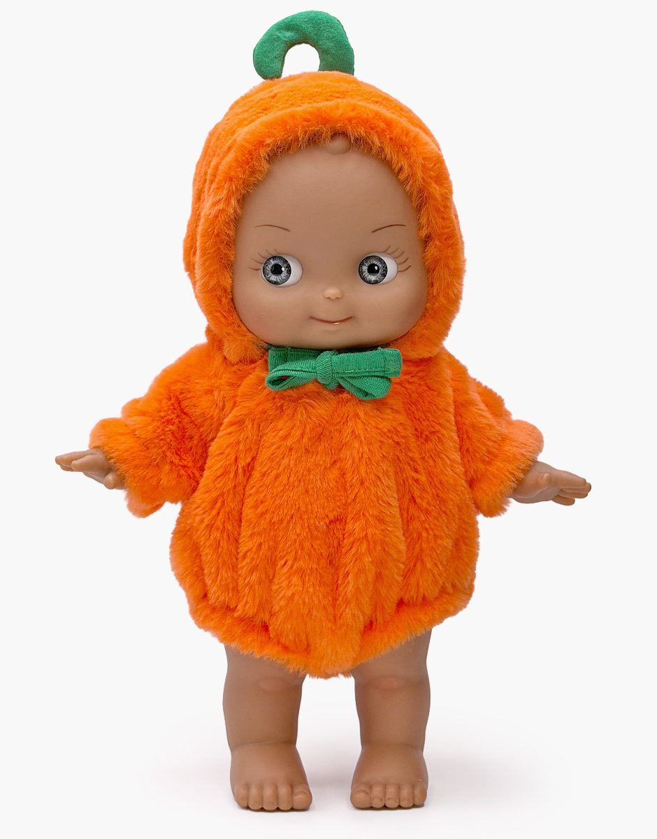 Maïa en fête et sa tenue de citrouille