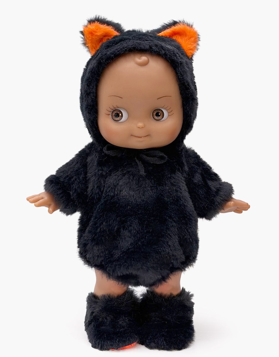 Noah en fête et sa tenue de chat noir
