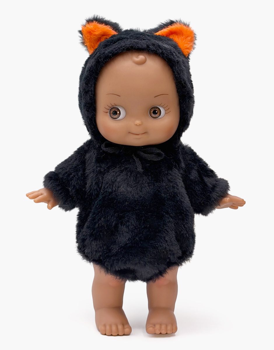 Noah en fête et sa tenue de chat noir