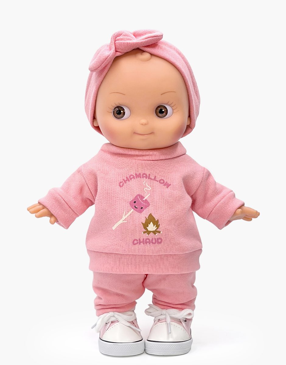Ninon au ski et sa tenue "Chamallow" rose fraise